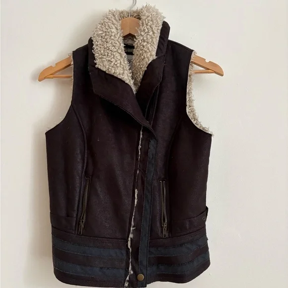 Y2K Esprit shearling vest 🤎 ( size 6 - small) - Picture 2 of 7